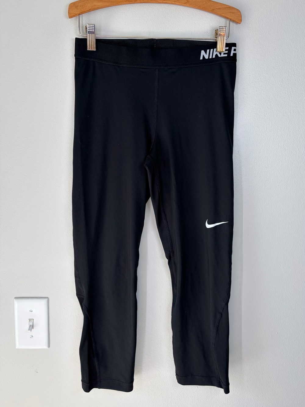 Nike Pro Black Capri Length Leggings Workout Gym Athletic Athleisure